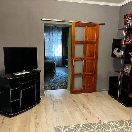 Apartment On Stefanyka 42/5 แบรฮอฟ ภายนอก รูปภาพ