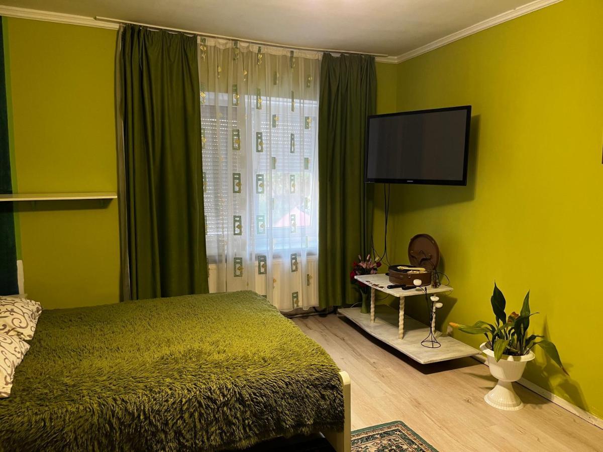 Apartment On Stefanyka 42/5 แบรฮอฟ ภายนอก รูปภาพ