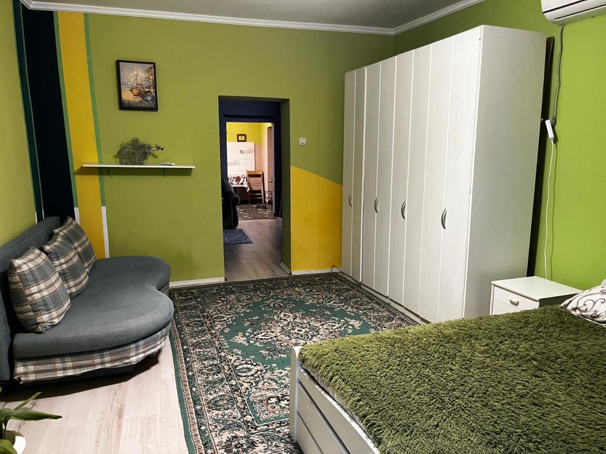 Apartment On Stefanyka 42/5 แบรฮอฟ ภายนอก รูปภาพ