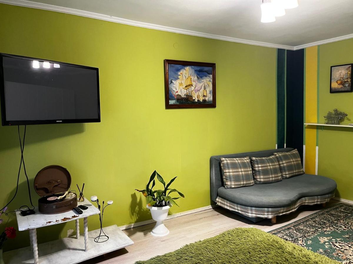 Apartment On Stefanyka 42/5 แบรฮอฟ ภายนอก รูปภาพ